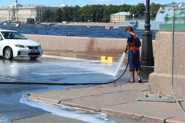 Commercial Pressure Washing service by Spraydaddys