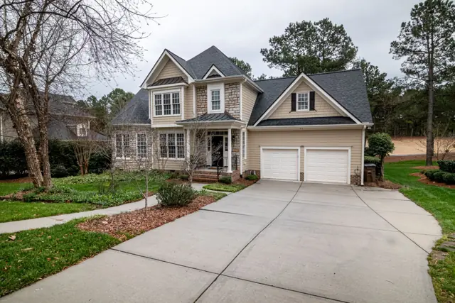 Driveway & Sidewalk Cleaning service by Spraydaddys
